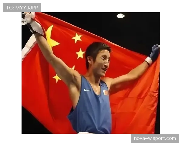 邹市明居然在家就这样,简直不像三届拳王撑得起这架势! 邹市明居然在家就这样,简直不像三届拳王撑得起这架势!